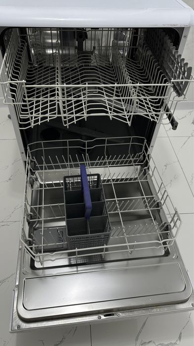 Срочно продам посудомоечную машину