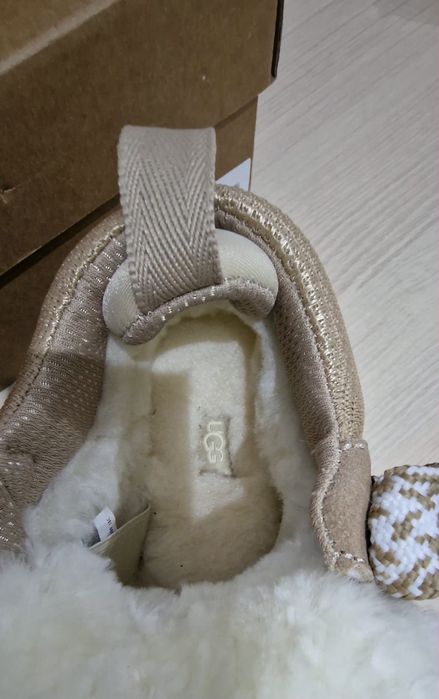 UGG  W Lowmel 38