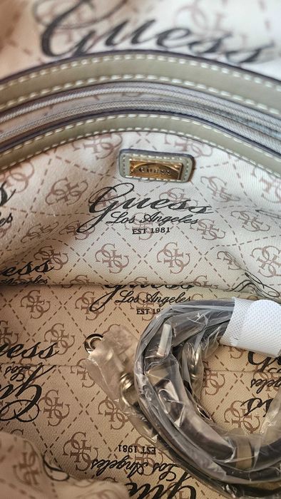 Guess цвят olive с допълнителна дълга дръжка