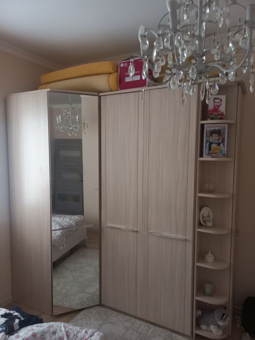 Шкаф с прикроватными тубмочками