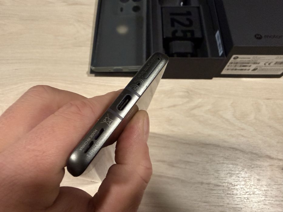 Продавам като нов Motorola edge 50 ultra 16/1tb