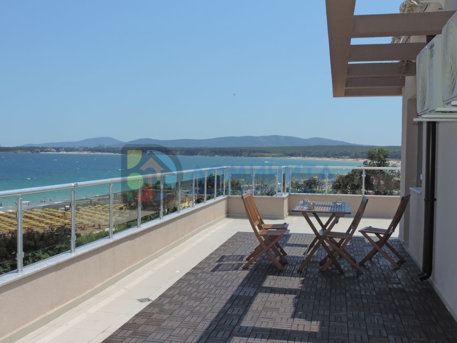 Двустаен, първа линия плаж, под наем за цял сезон