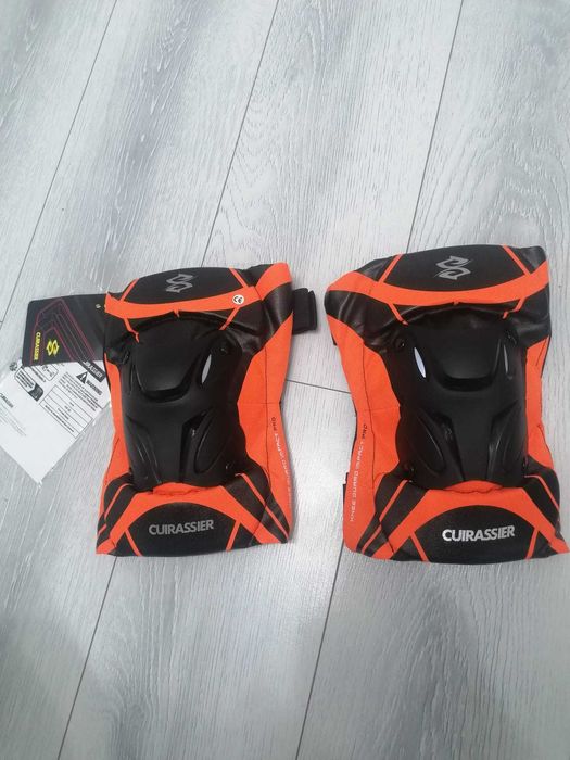 Genunchiere de protecție pentru motociclete