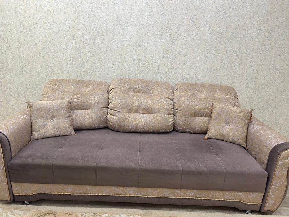 Диван в хорошем состоянии