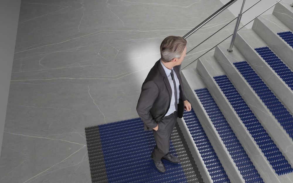 Мягкое напольное покрытие из ПВХ для гаражей, лестниц, тропинок