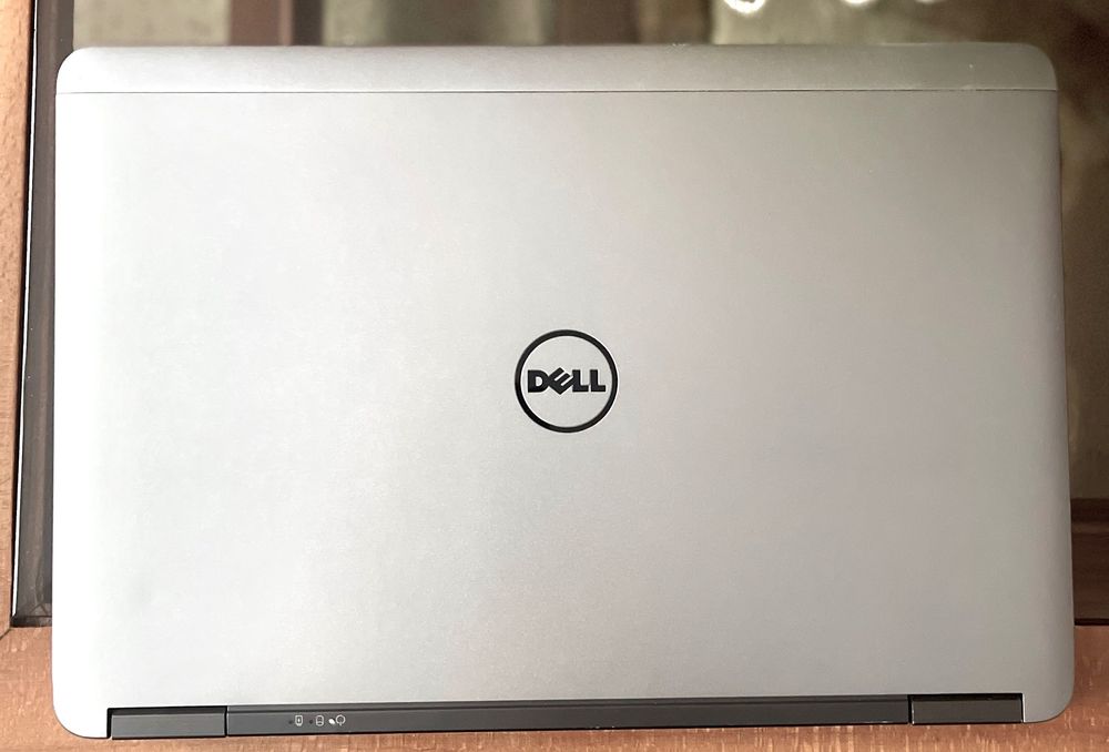 Laptop Dell Latitude E7240, I7-4600/2,1gHZ,SSD 256GB, baterie NOUA,W11