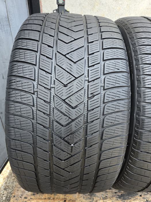 Vând două anvelope de iarna pirelli  305 35 21  dot 2321