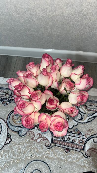 Цветы свежие на подарок