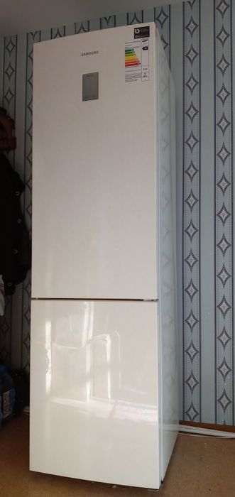 Продаётся холодильник SAMSUNG. Производство Польша.NO FROST.