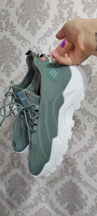 Кроссовки летние