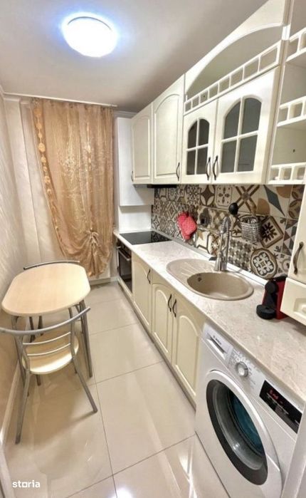 Apartament cu 2 camere decomandate , etaj intermediar