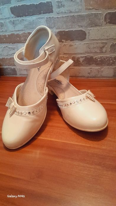 Продам туфли детские