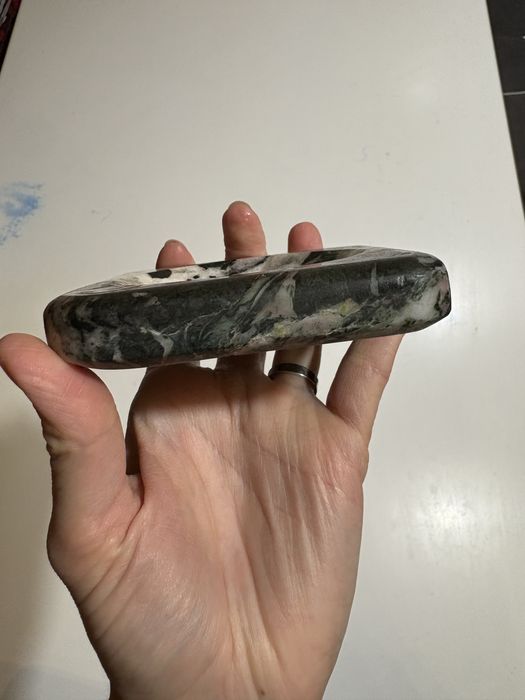 Scrumieră din marmură naturală – piesă realizată manual