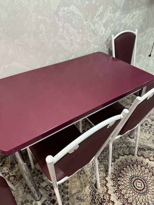 Стол со стульями