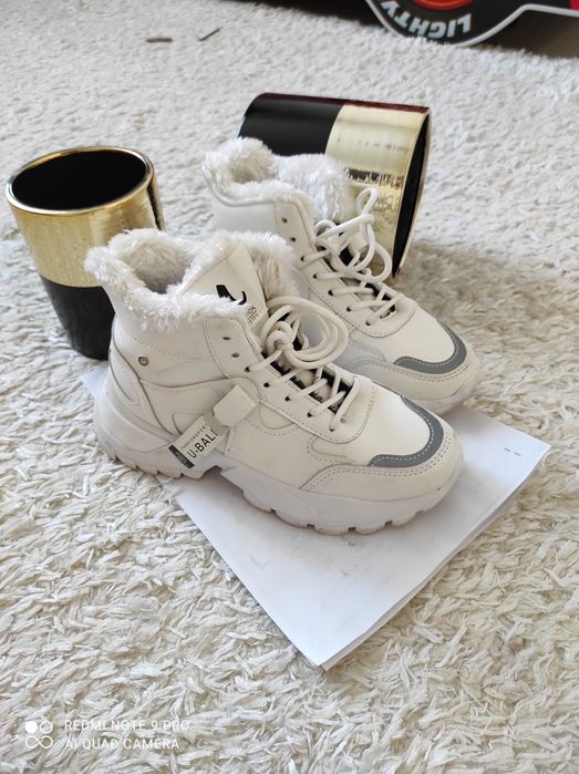 Кроссовки зимние.