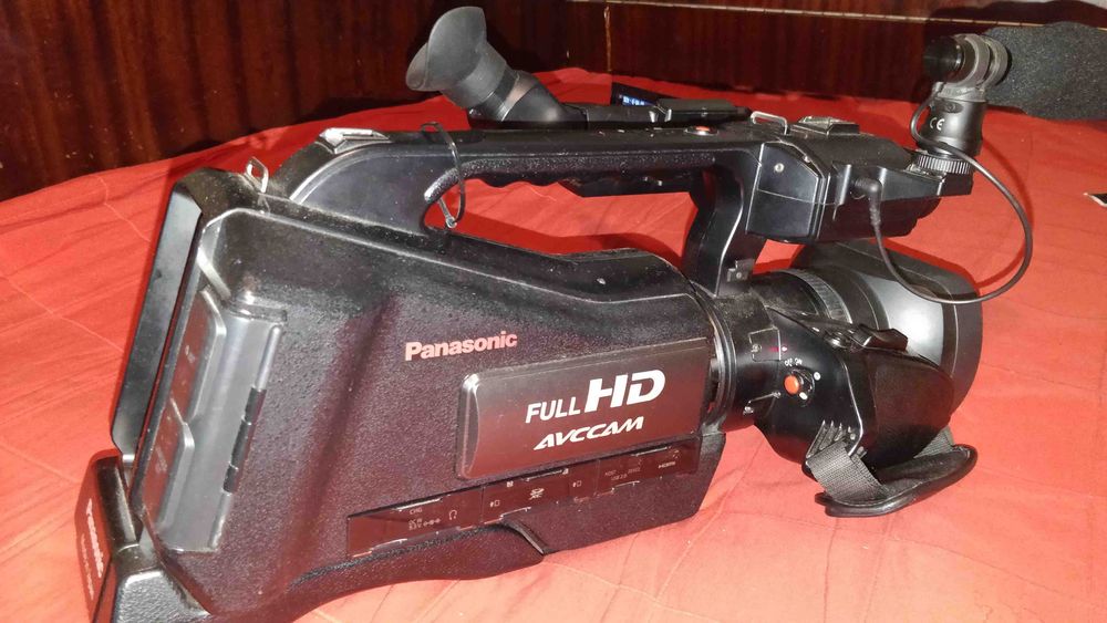 Camera Video Panasonic AG-AC8EJ  Full HD AVCCAM de umar