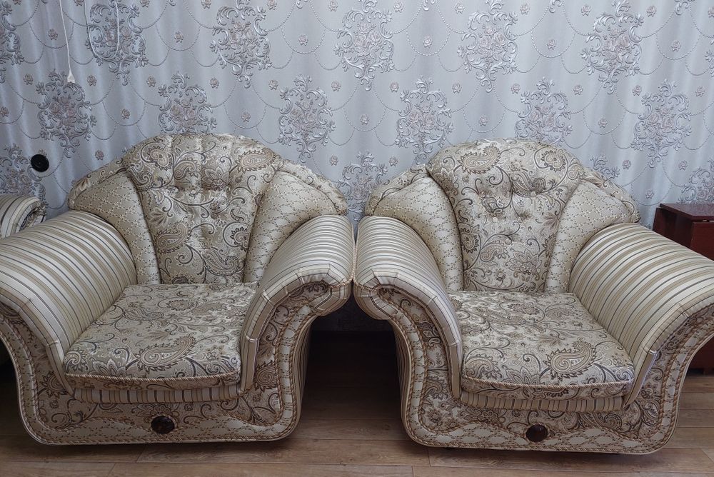 Диван и два кресла