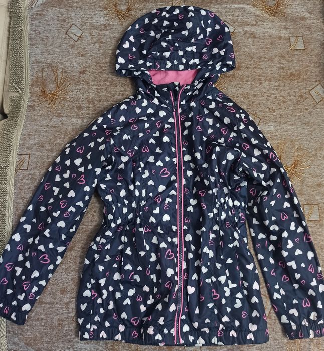 НЕДОРОГО куртка на девочку продаётся