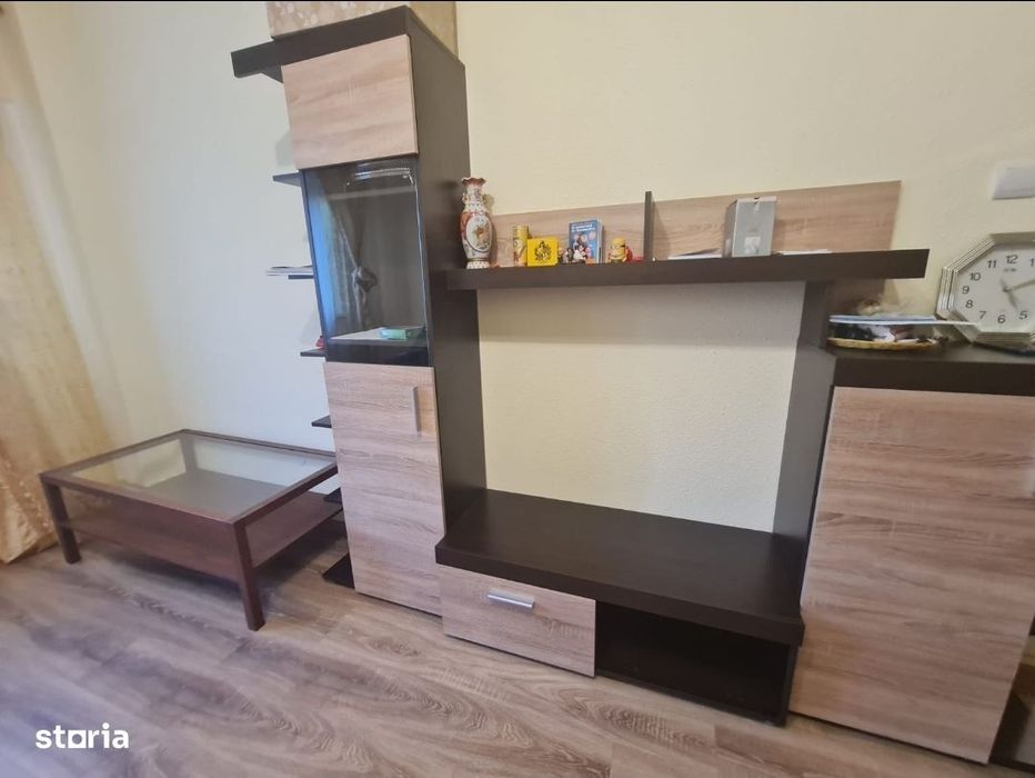 Inchiriez 3 camere Grivitei pet friendly cu parcare