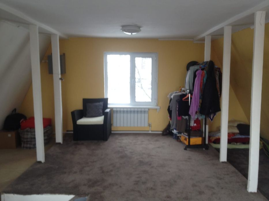 Небольшой добротный дачный дом