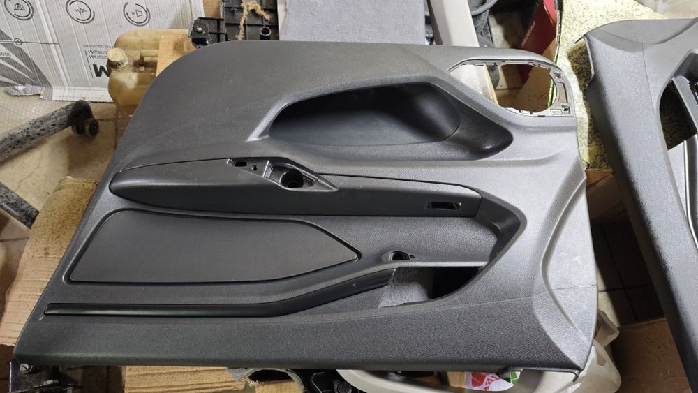 Продам передние обшивки Лада Веста