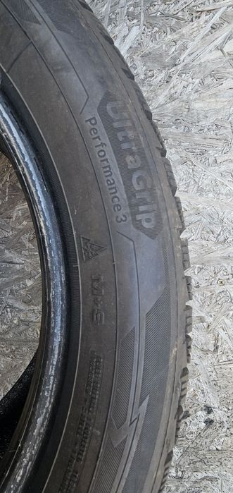 Anvelope Goodyear UltraGrip Performance 3 M+S 215/55 R17 98V