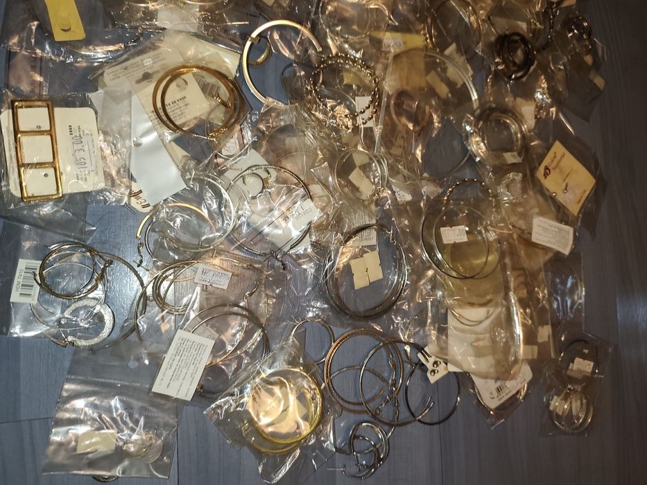 Лот обеци здрави/дефектни и бракувани косплей, костюми