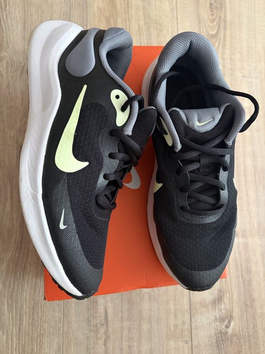 Маратонки Nike 39 номер