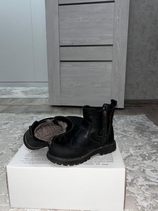 Продам детскую обувь