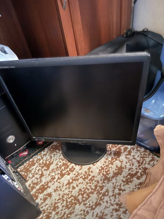 2ta monitor 2ta kompyuter case