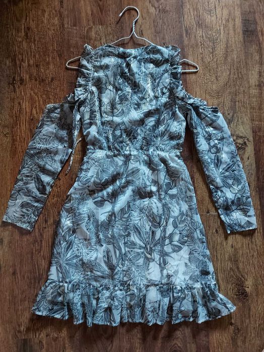 Rochie nouă cu umeri decupați River Island, mărimea 32