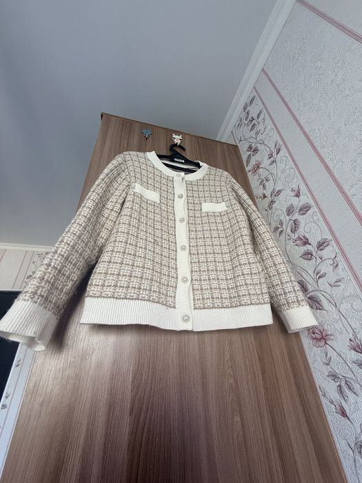 Продаю б/у теплую женскую кофту