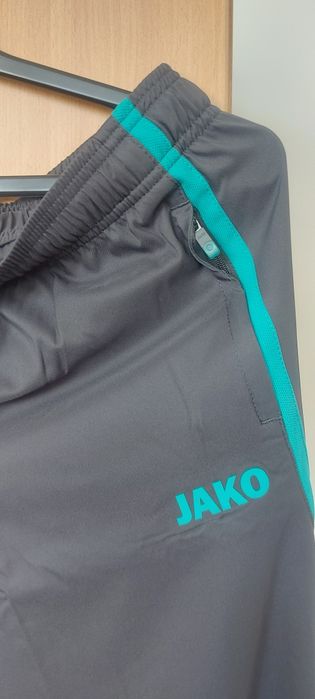 Pantaloni  Jako femei