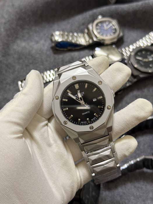 Часы Casio, Hublot, Patek