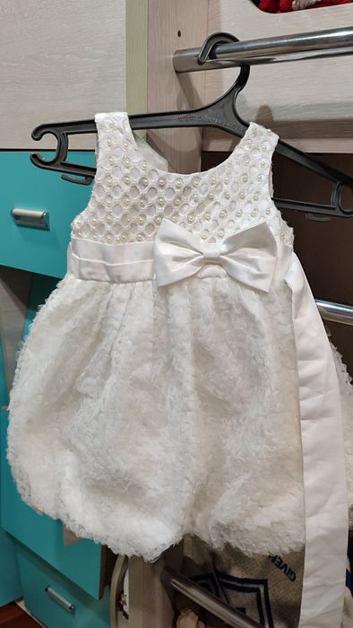 Продам праздничн платья 2000