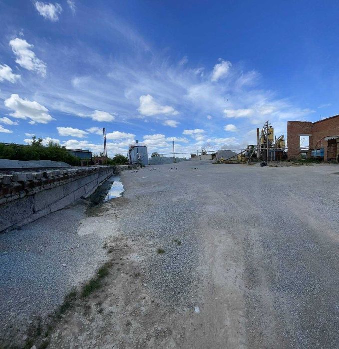 Продается коммерческое помещение с заводом