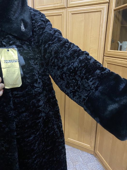 Продам шубу каракулевую