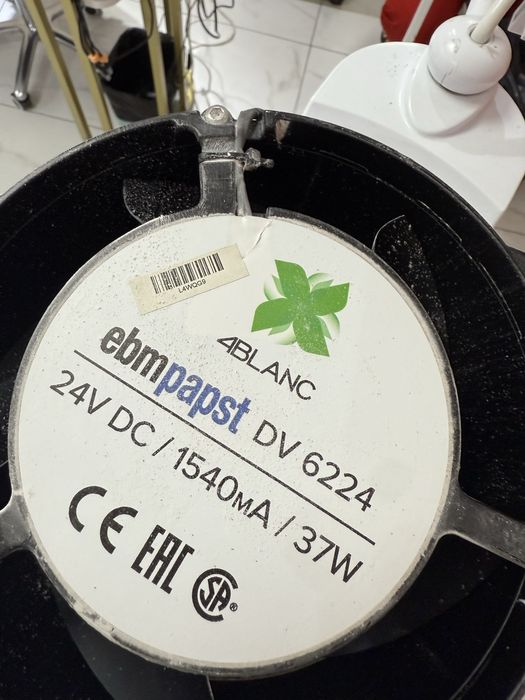 Вытяжка 4blanc на ножках и диван