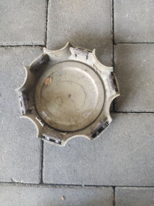 Колпак  Тоёта Прадо диски R18 подходит