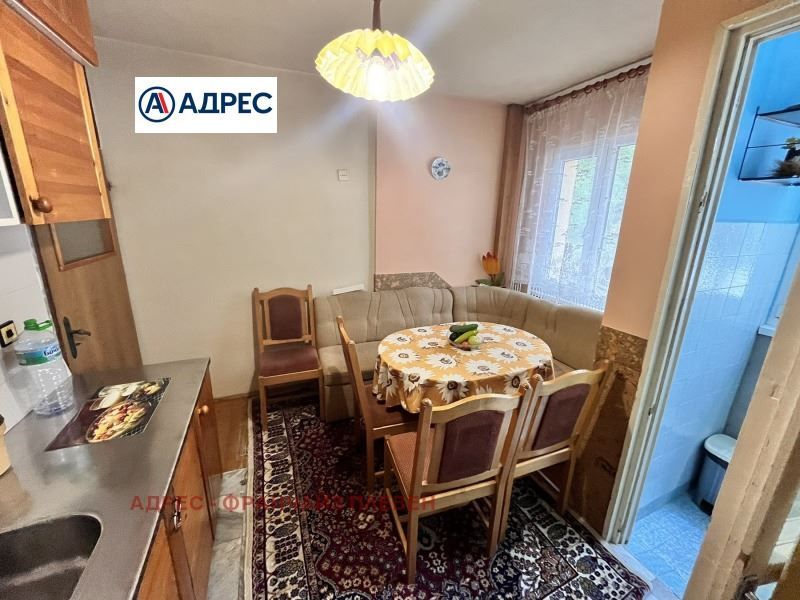 Продава се Тристаен апартамент в Плевен, Дружба 3 - 85 кв.м за 1097 €/кв.м - Снимка #2