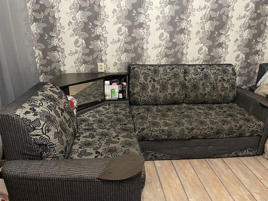 Диван угловой и кресло