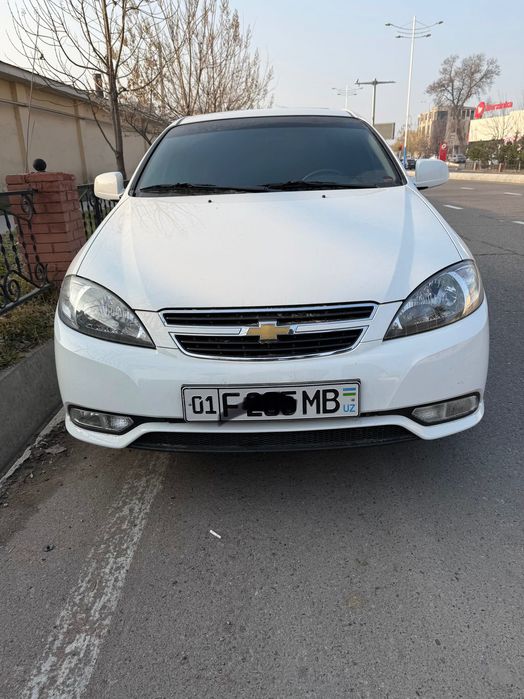 Автомобил Жентра