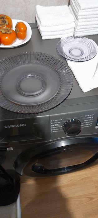 Чинии 2бр. за 1 € порцеланови и стъклени