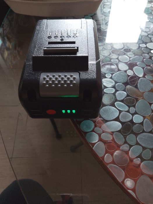 Vând acumulator nou