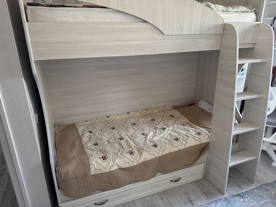 Кровать двухъярусная