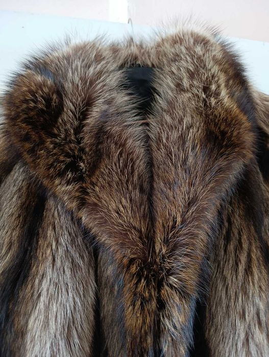 Дамско палто от естествен косъм ( енот) – много топло и елегантно