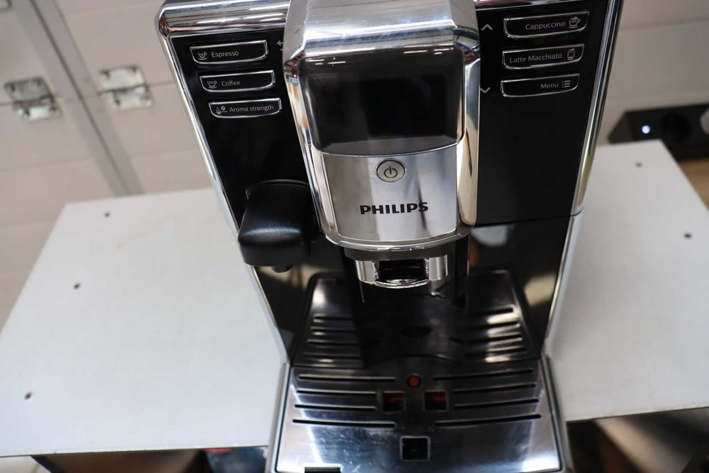 Aвтоматична кафемашина Philips EP5360/10, Series 5000, 5 напитки,  AquaClean, PianoBlack