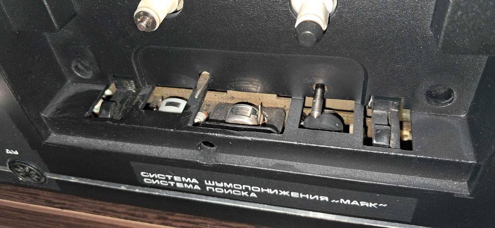 магнитофон Маяк 233 + 30 кассет б/у. САМОВЫВОЗ.