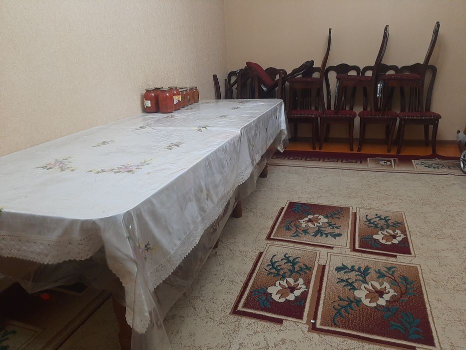 Стол для гостиной