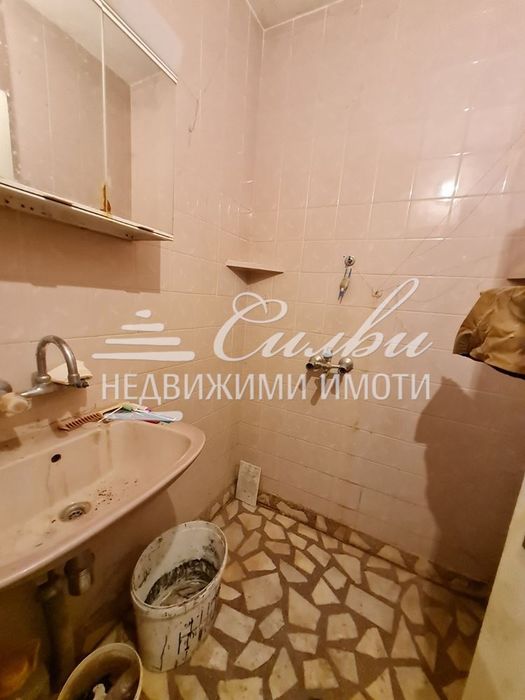 Продава се Тристаен апартамент в Шумен, Болницата - 97 кв.м за 973 €/кв.м - Снимка #10